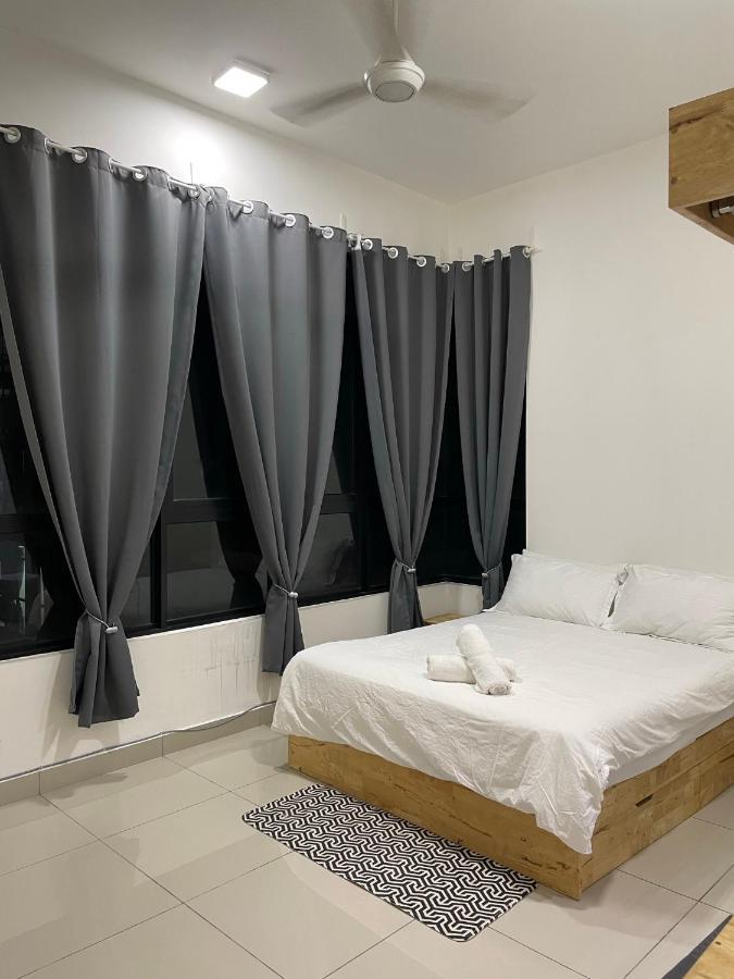 Aiyu Homestay, Conezion, Ioi Resort Путраджая Экстерьер фото
